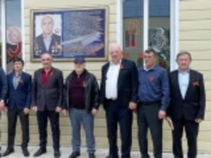 Глава Гумбета Галип Галипов встретился с директором Игалинской СОШ Саидом Магомедовым и коллективом школы, воспитавшим воинов СВО