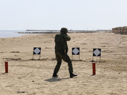 Военнослужащие Каспийской флотилии успешно сдали нормативы по тактической стрельбе из ПМ