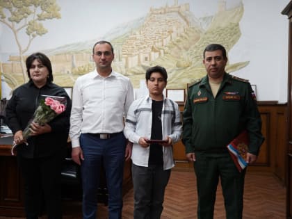 Глава Дербента вручил Ордена Мужества родным погибших участников СВО