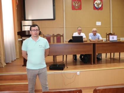 В Докузпаринском районе для муниципальных служащих провели лекции в рамках проекта «Знание. Государство»