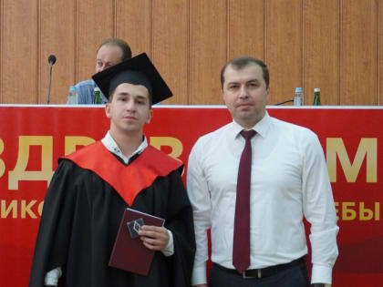 Ярмарка выпускников-2023 и вручение красных дипломов прошли в Даггостехуниверситете