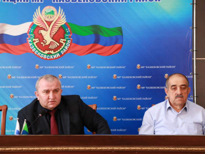 Отчеты двух отделов администрации МР «Казбековский район» за 2022 год рассмотрели в ходе аппаратного совещания