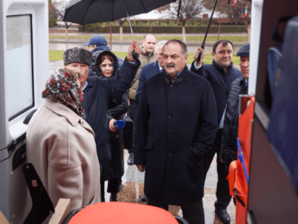 Сергей Меликов передал медорганизациям республики 21 новый автомобиль скорой медицинской помощи