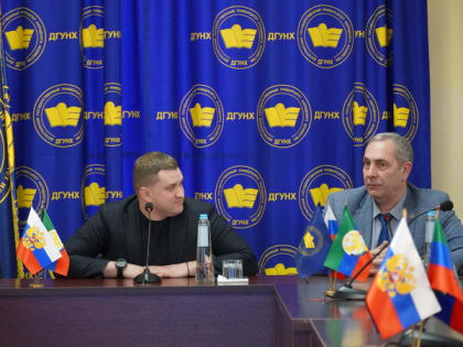 8 июня 2023 года в Дагестанском государственном университете народного хозяйства в режиме диалога прошла встреча депутата Государственной Думы Артема Бичаева со студенческим активо