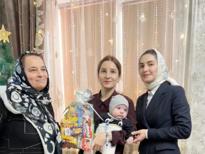 Дети мобилизованных граждан продолжают получать новогодние подарки от депутата НС РД Мухтарпаши Умаханова