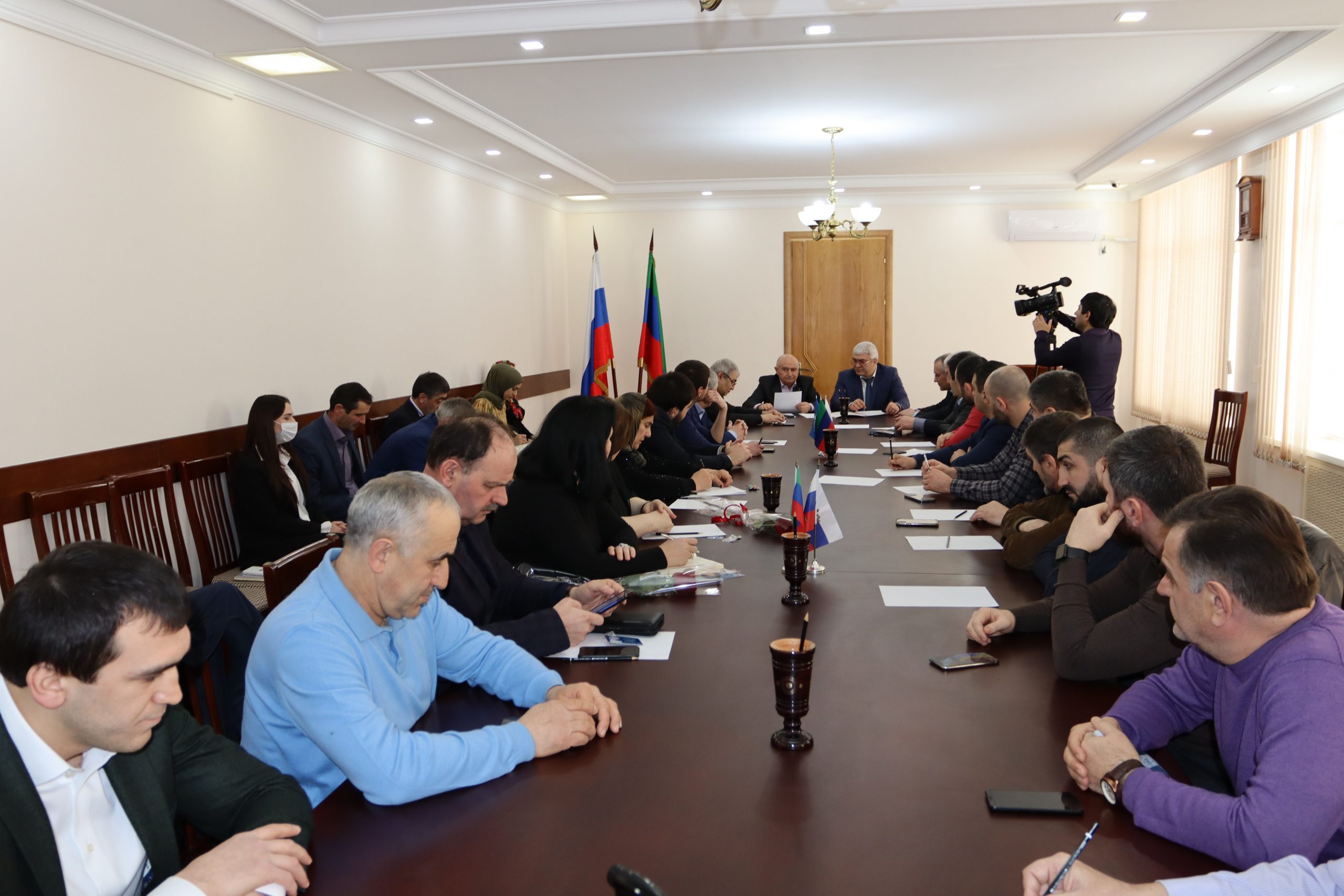 Новости дагестана махачкале сегодня. Депутаты городского округа город Буйнакск 7 созыв. Заседания собрания депутатов города Каспийск. Депутаты городского округа город Буйнакск. Городское собрание депутатов Каспийска.