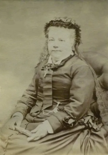 ses formes féminines : Dauphine, Delfina, Delfine et Delphina ;