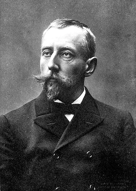 1911年12月14日に、ノルウェーの探検家ロアール・アムンセンと4人の隊員が人類で初めて南極点に到達したことに由来。