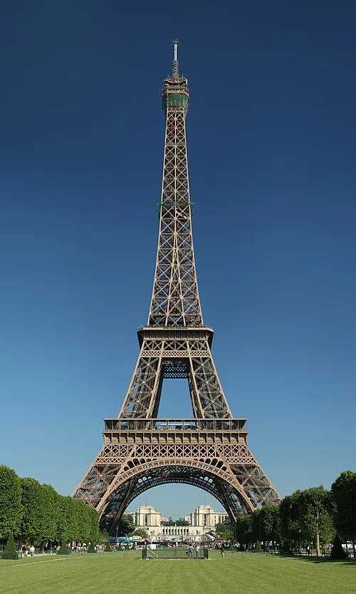 1889年(明治22年)のこの日、フランス・パリのシャン・ド・マルス公園の広場に立つ、エッフェル塔の落成式が行われた。高さは約320m。パリ万博に合わせて建設され、フランス人技師エッフェルが設計した。