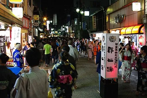 郡上おどりの初日( 日本 郡上市、16日、重要無形民俗文化財)