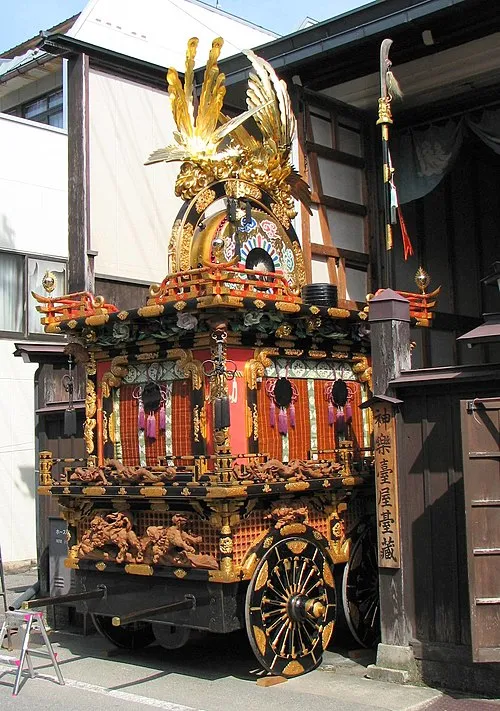 春の高山祭( 日本・高山市)