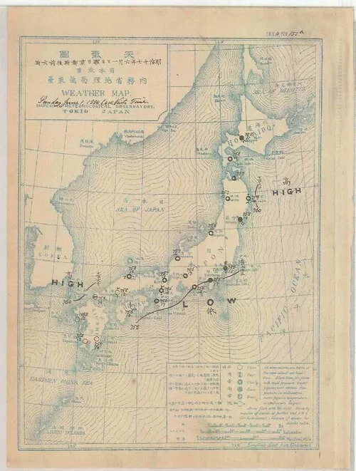 「気象記念日」の「気象」を「徽章」にかけたもの。