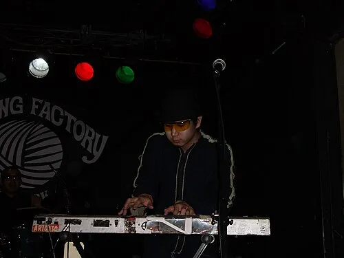 H ZETT M