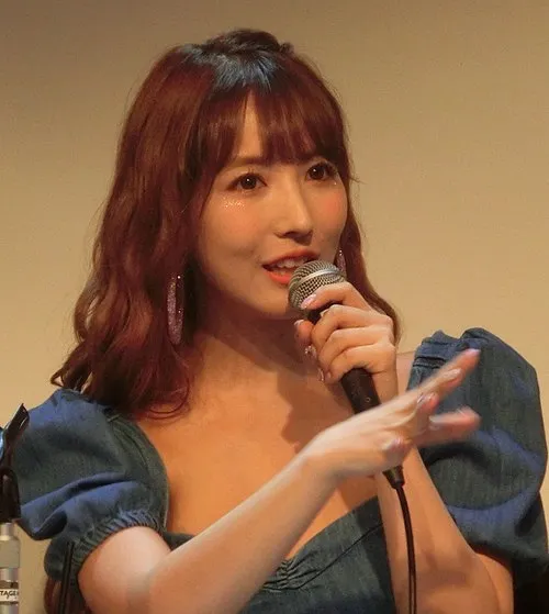 三上悠亜