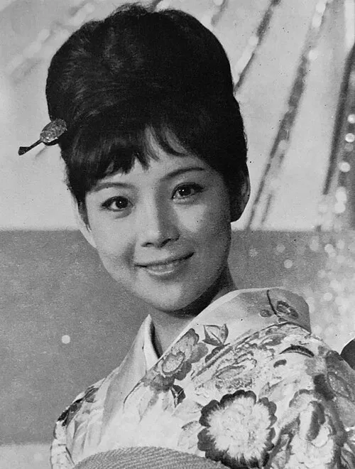 中真千子
