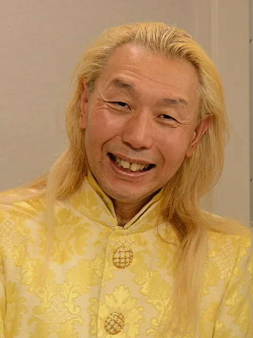 假屋崎省吾