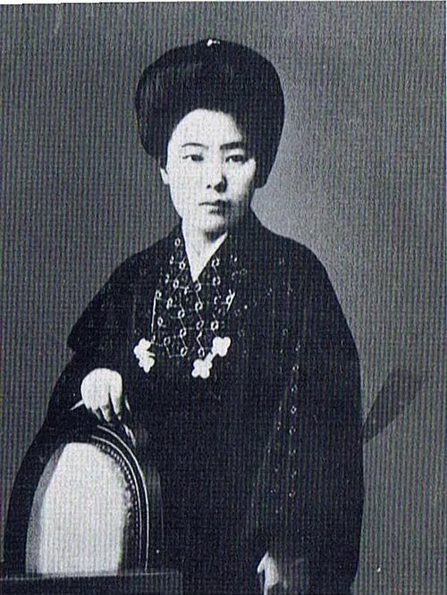 前田若尾