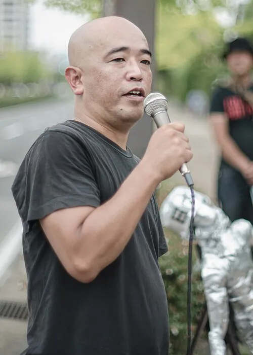 外山恒一