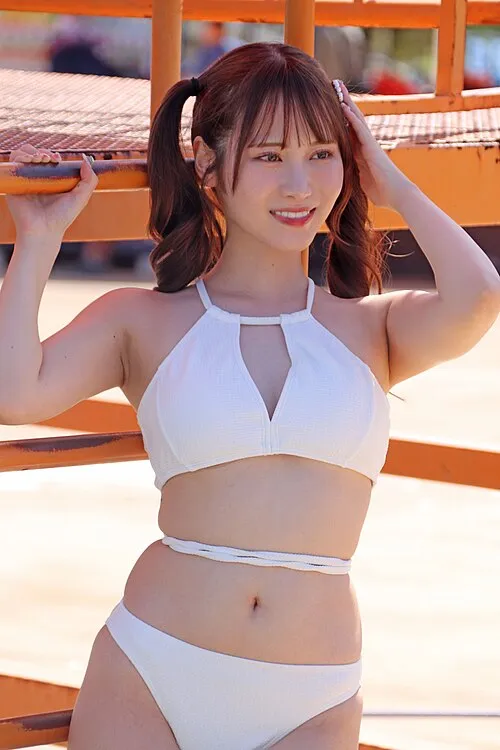 小野六花