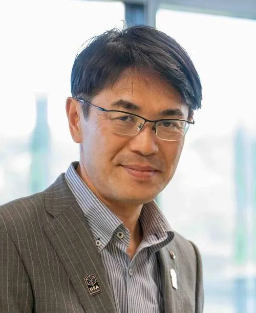 山下真
