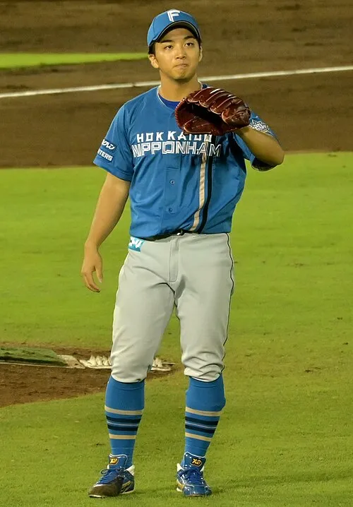 山本拓実
