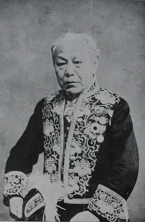 巖谷一六