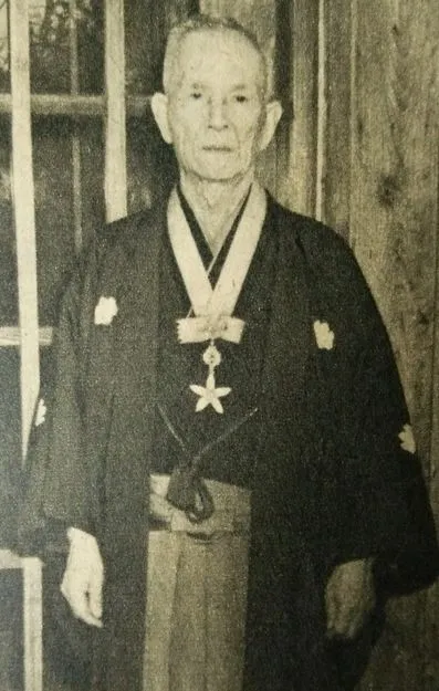 板谷波山