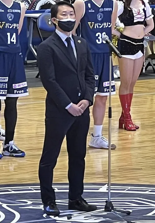 白井英介