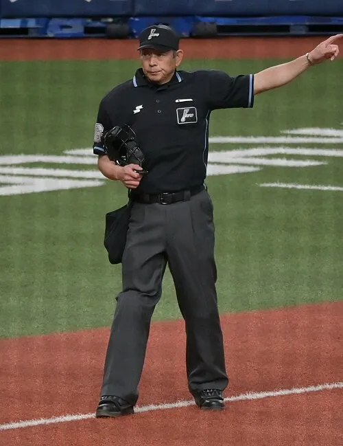 眞鍋勝已