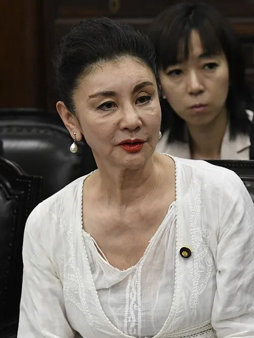 石井苗子