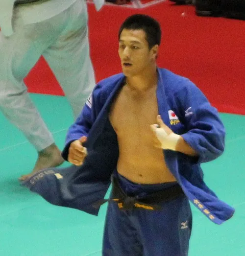 穴井隆将