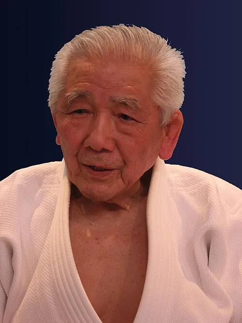 粟津正蔵