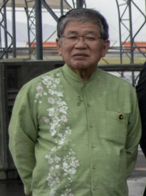 赤嶺政賢