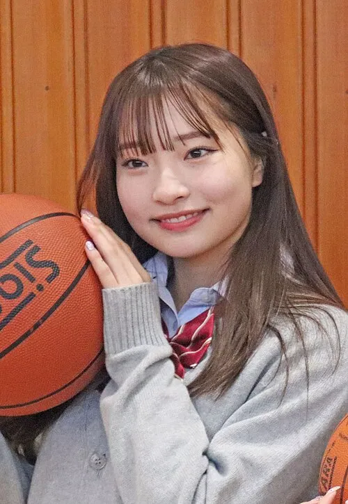 里仲菜月