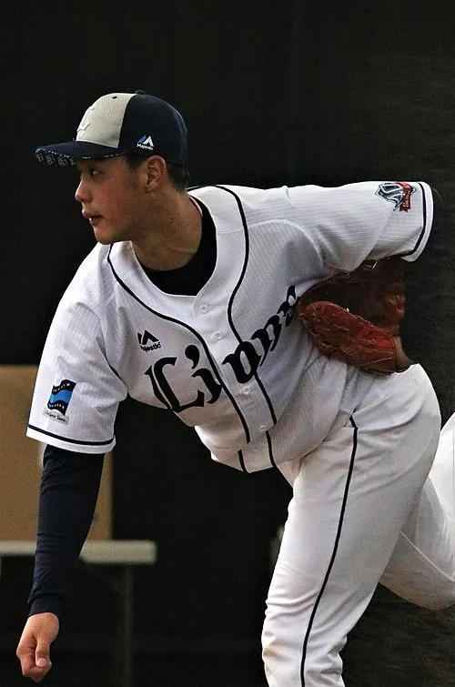 髙橋光成