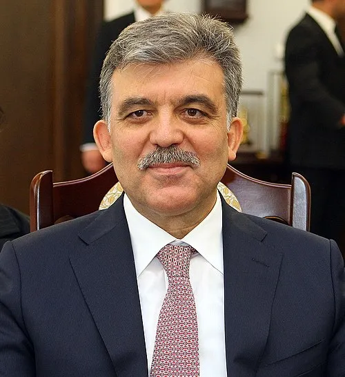 1950 - Abdullah Gül, Türk siyasetçi ve Türkiye'nin 11. Cumhurbaşkanı