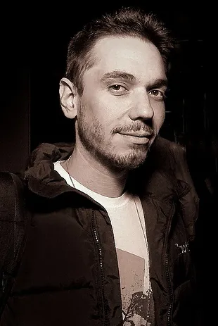 2009 : Adam Goldstein, disc-jockey américain (° 30 mars 1973).