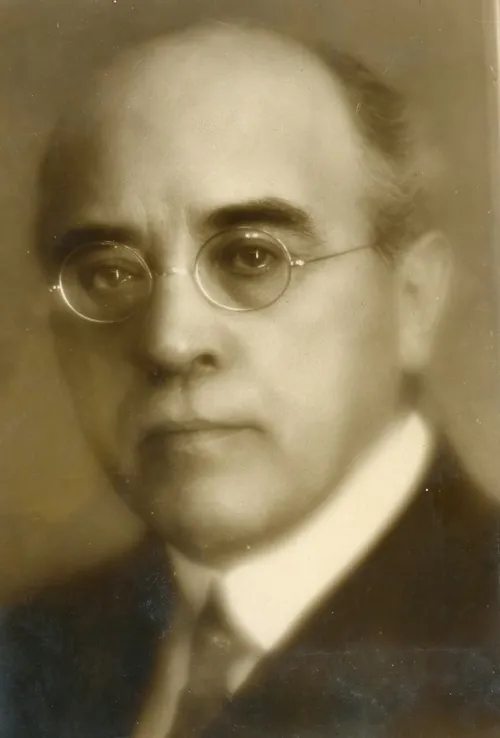 1962 : Albert Sarraut, avocat et homme politique français, président du Conseil des ministres en 1933 et 1936 (° 28 juillet 1872).