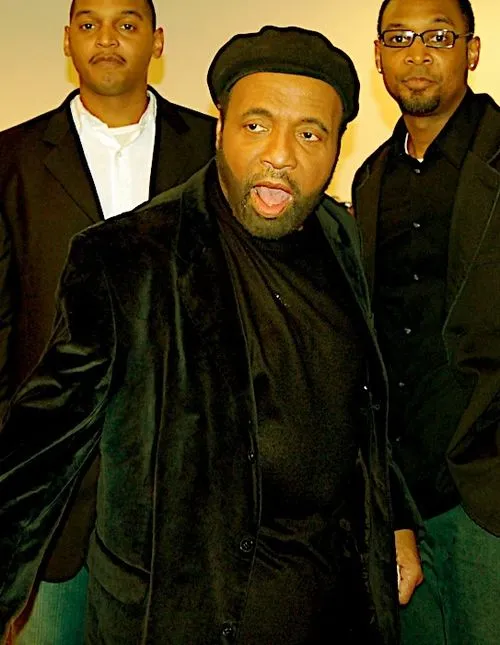 2015 : Andraé Crouch, chanteur américain (° 1er juillet 1942).