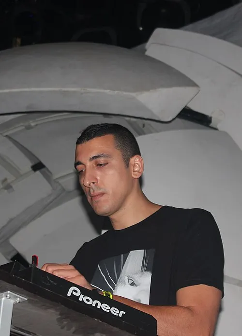 1981 - Astrix, İsrailli psychedelic DJ