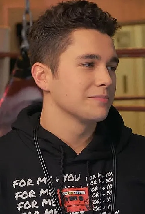 1996 - Austin Mahone, Amerikalı pop şarkıcısı