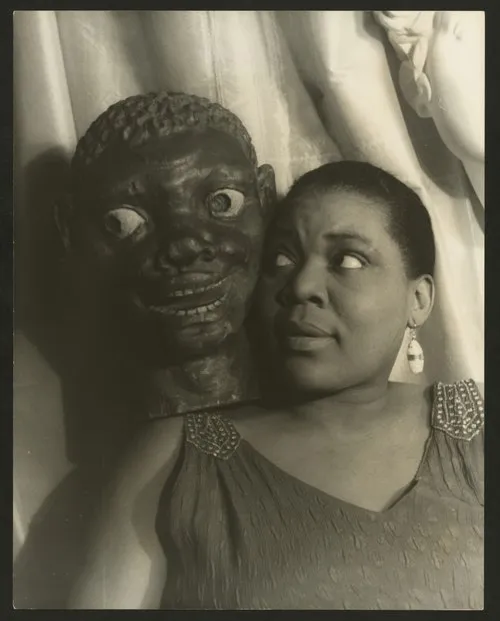 1937 : Bessie Smith, chanteuse américaine (° 15 avril 1894).
