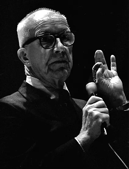 1983 - Buckminster Fuller, Amerikalı felsefeci, mühendis, mimar, şair, yazar ve mucit (d. 1895)