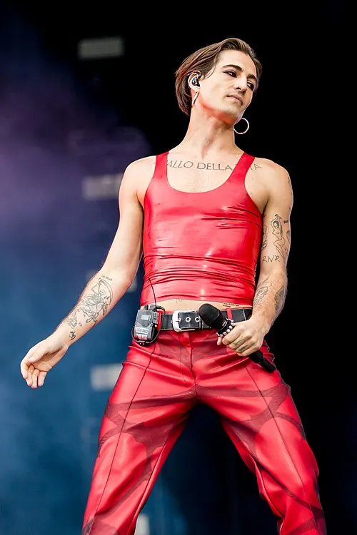 1999 : Damiano David, chanteur du groupe de rock italien Måneskin.