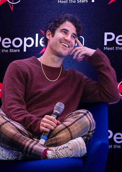 1987 - Darren Criss, Amerikalı oyuncu ve şarkıcı