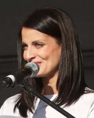 1974 - Dayanara Torres, Porto Rikolu manken ve oyuncu