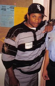 1995 - Eazy-E, Amerikalı Hip-Hop rap sanatçısı (d. 1964)