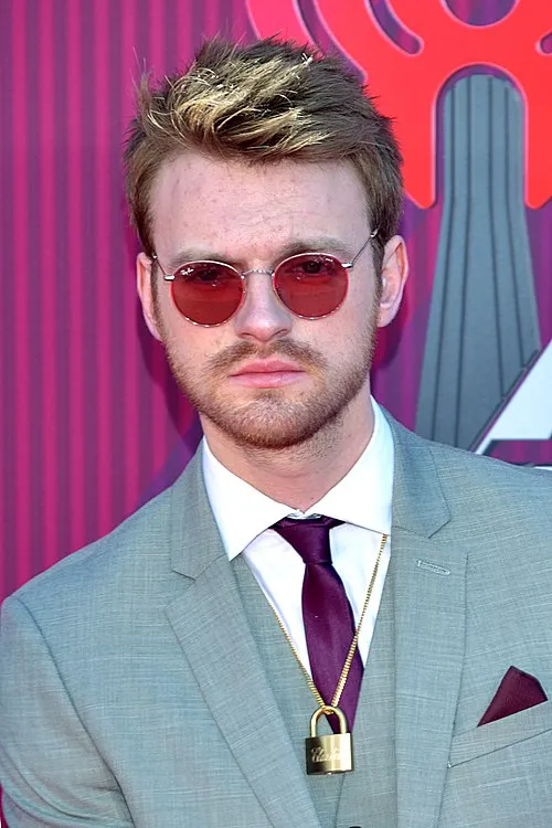 1997 : Finneas O'Connell, chanteur et compositeur américain.