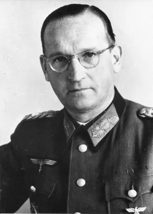 1897 - Hans Speidel, II. Dünya Savaşı esnasında Alman generali (ö. 1984)