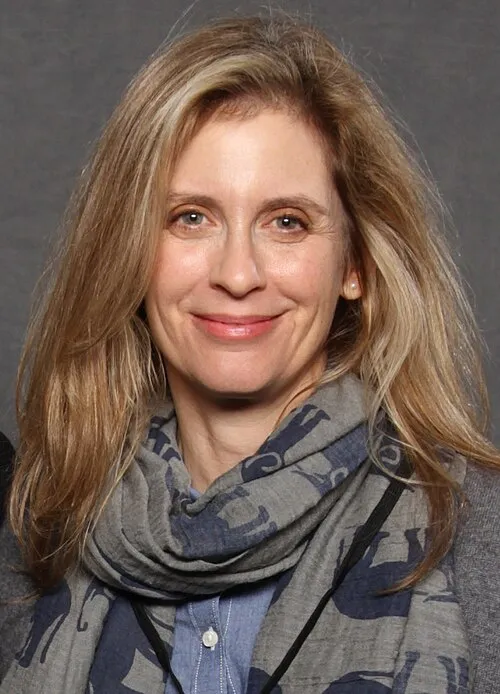 1963 : Helen Slater, actrice et chanteuse américaine.